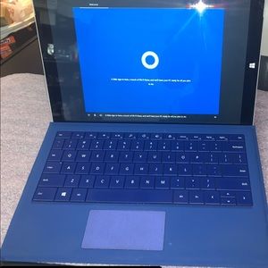 Microsoft Surface Pro 3 (1631) Intel i5-4300U (1.9GHz up to 2,9GHz)